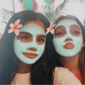 Meet your Posher, Genevieve